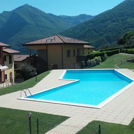 Luxurious Attic-Swimming Pool Villa Riva di Solto Kültér fotó
