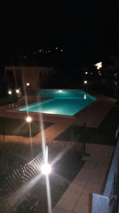 Luxurious Attic-Swimming Pool Villa Riva di Solto Kültér fotó