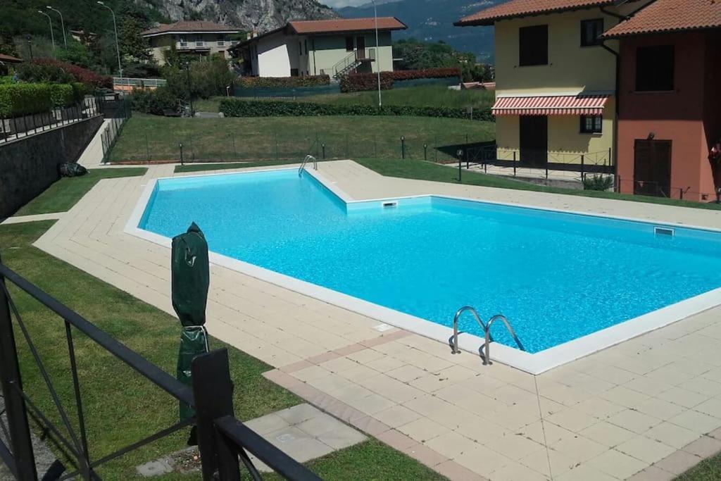 Luxurious Attic-Swimming Pool Villa Riva di Solto Kültér fotó